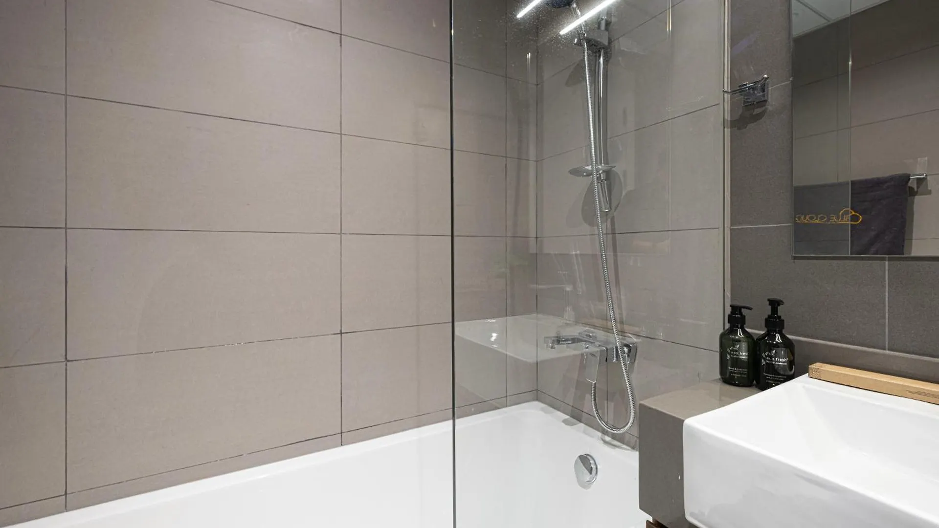 Apartment The Pebble Studio By Blue Cloud Holidays Sharjah